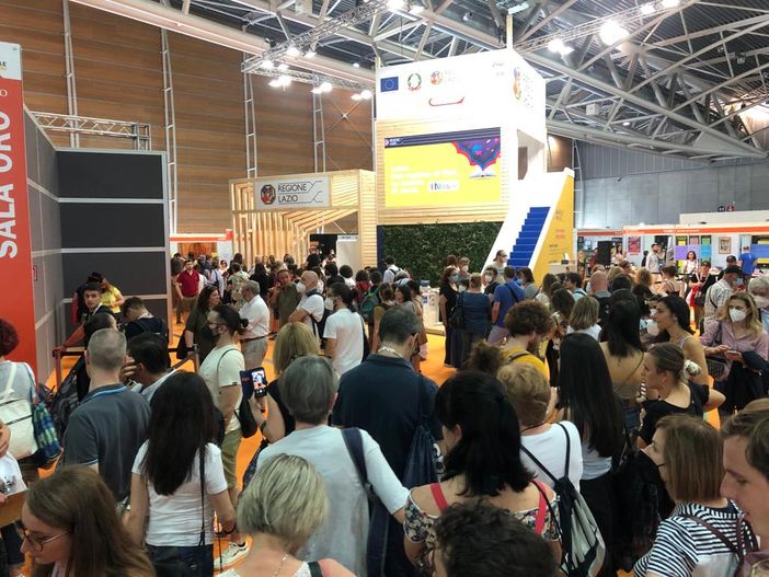 in coda per roberto saviano in coda per roberto saviano