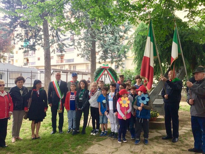 Collegno, il sindaco ricorda i martiri del 30 aprile con gli studenti