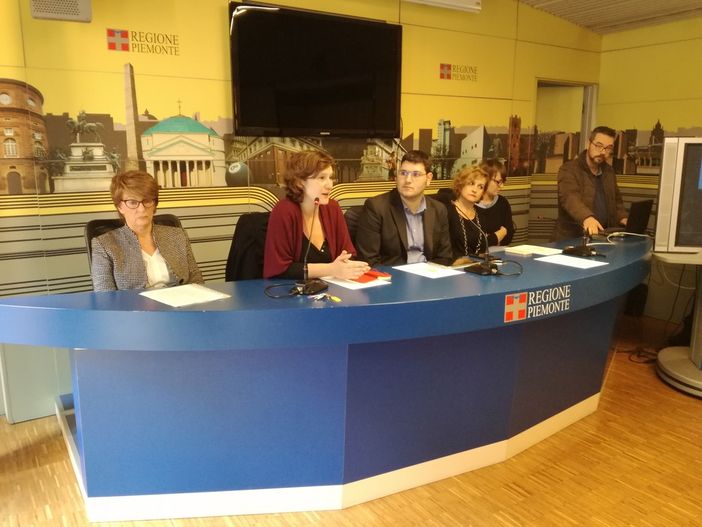 Basta violenza sulle donne! Torino lancia la campagna social #iocisono Basta violenza sulle donne! Torino lancia la campagna social #iocisono