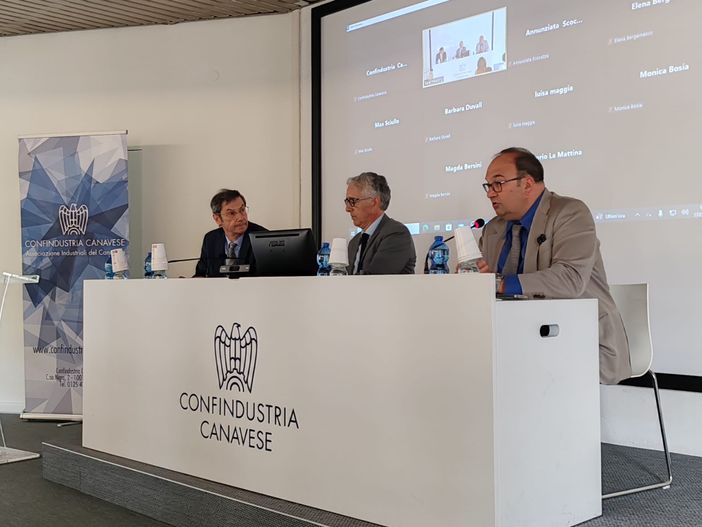 tavolo relatori Confindustria Canavese tavolo relatori Confindustria Canavese