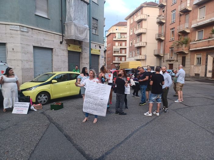 Contestazione fuori da una libreria