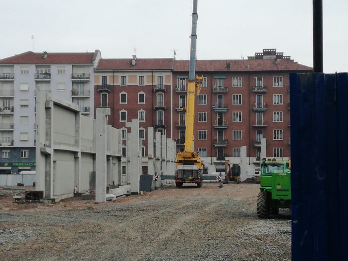 In foto i lavori in corso nel cantiere tra via Tunisi e corso Sebastopoli In foto i lavori in corso nel cantiere tra via Tunisi e corso Sebastopoli
