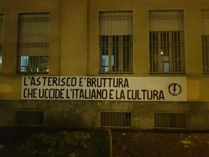 Lo striscione appeso durante la notte dal Blocco Studentesco Lo striscione appeso durante la notte dal Blocco Studentesco