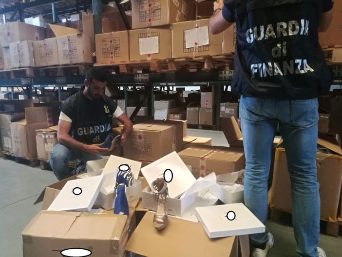 A Porta Palazzo un deposito con 500mila prodotti pericolosi che stavano per entrare sul mercato A Porta Palazzo un deposito con 500mila prodotti pericolosi che stavano per entrare sul mercato