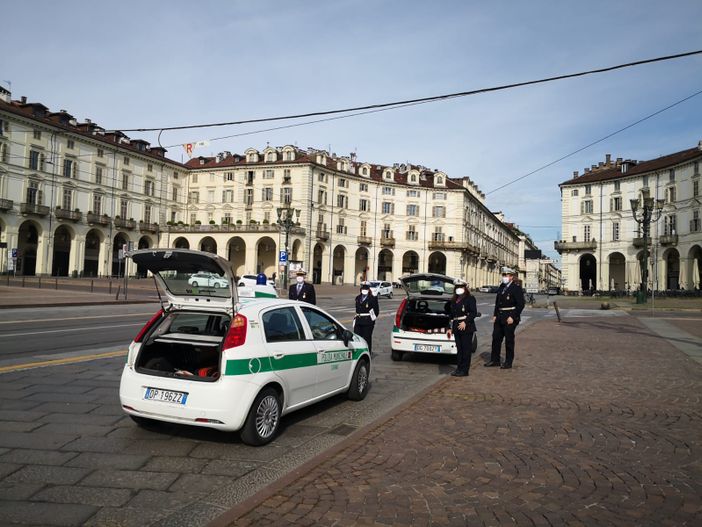 Controlli della polizia municipale a Torino Controlli della polizia municipale a Torino