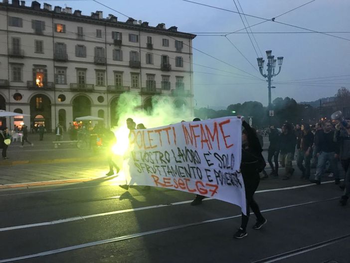 Anti G7, partito anche il corteo da Palazzo Nuovo (FOTO E AGGIORNAMENTI CONTINUI)