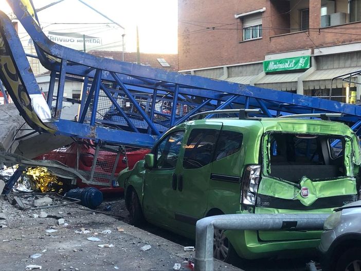 Il crollo della gru in via Genova