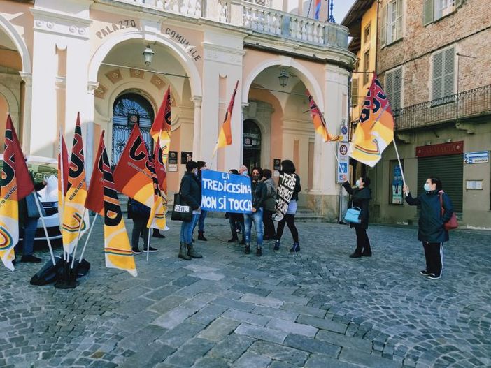 Moncalieri, manifestazione dei dipendenti della casa di riposo "Denina"