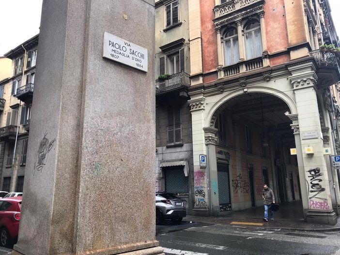 Spaccio e degrado in via Sacchi: luci led e mercatini per rilanciare il commercio e garantire la sicurezza [FOTO e VIDEO]