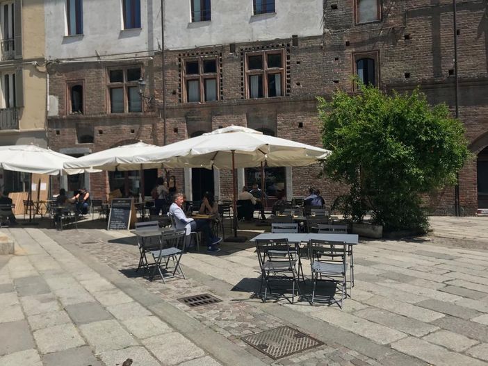 Lo smart working spegne i bar e i ristoranti del centro di Torino, cali di quasi il 50%: &quot;Riapriamo gli uffici&quot;