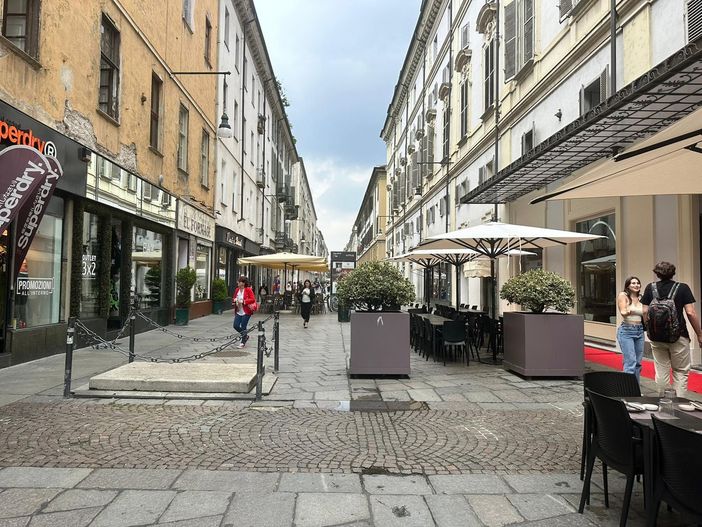 Tornano le panchine in via Garibaldi? La proposta arriva in Consiglio comunale Tornano le panchine in via Garibaldi? La proposta arriva in Consiglio comunale