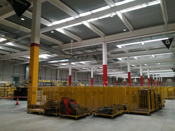 L'interno dello stabilimento Amazon di Brandizzo L'interno dello stabilimento Amazon di Brandizzo