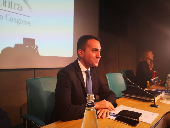 Di Maio a Torino: "Arroganza Salvini come Renzi: vera emergenza del Paese è la corruzione, non l'immigrazione" Di Maio a Torino: "Arroganza Salvini come Renzi: vera emergenza del Paese è la corruzione, non l'immigrazione"