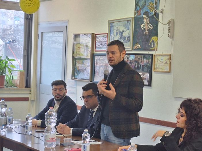 Barriera, confronto infuocato su sicurezza, furti e riqualificazione: "Risposte su Gondrand e Sempione. I militari? Non funzionano" Barriera, confronto infuocato su sicurezza, furti e riqualificazione: "Risposte su Gondrand e Sempione. I militari? Non funzionano"