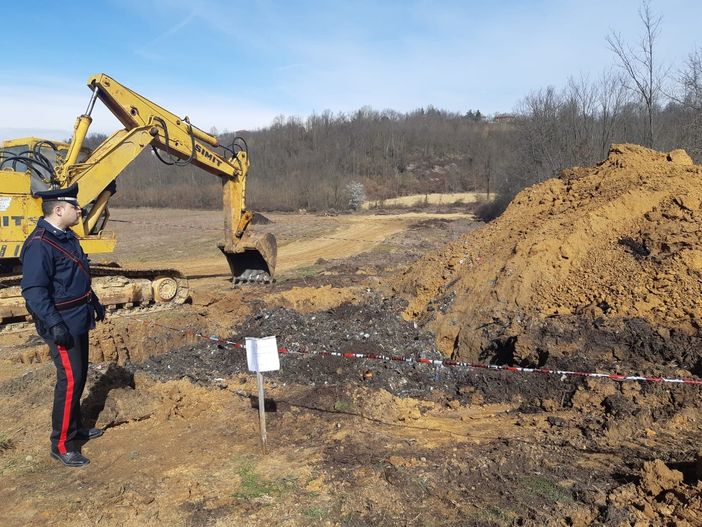 Rifiuti speciali abbandonati a Pralormo: denunciate quattro persone