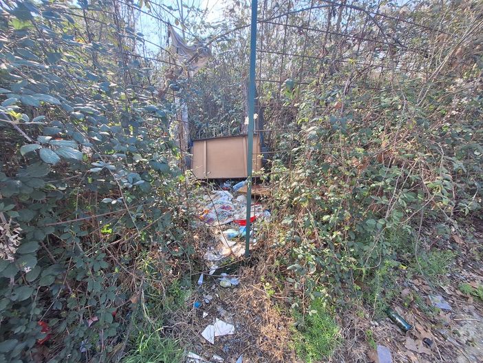 Spunta una discarica abusiva tra via Carcano e via Varano