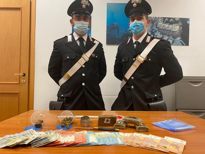 Per evitare le multe Covid, la droga arrivava a domicilio: arrestati due corrieri con un chilo di stupefacenti [VIDEO]