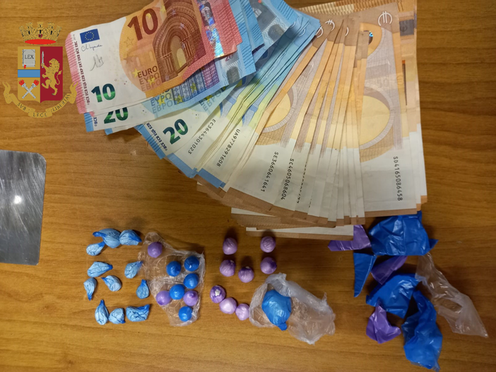 droga e soldi ritrovati dalla polizia