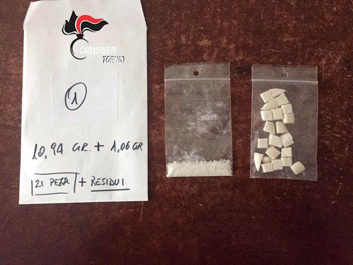 Coppia di fidanzati nascondeva cocaina e crack nella lavatrice: arrestati Coppia di fidanzati nascondeva cocaina e crack nella lavatrice: arrestati