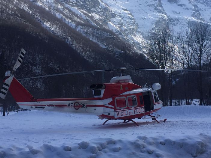 Si perde durante una passeggiata sopra Forno Alpi Graie: la recuperano i vigili del fuoco con l'elicottero Si perde durante una passeggiata sopra Forno Alpi Graie: la recuperano i vigili del fuoco con l'elicottero
