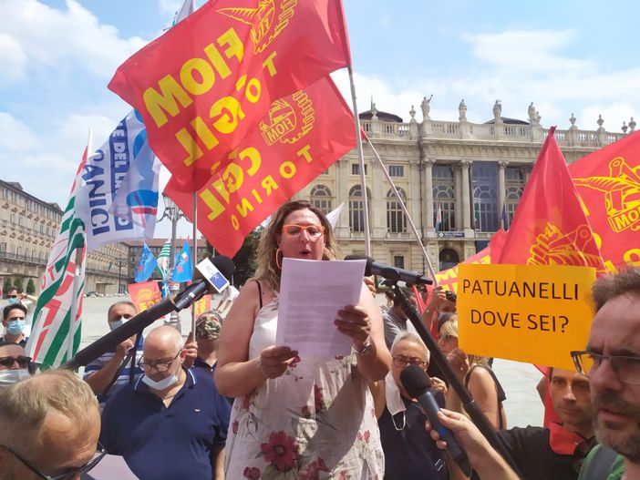 Lettera aperta dei lavoratori ex Embraco al premier Conte: "Il ministro Patuanelli è assente" Lettera aperta dei lavoratori ex Embraco al premier Conte: "Il ministro Patuanelli è assente"