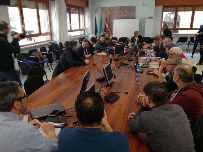 Embraco, slitta di un'ora la firma dell'accordo con i sindacati Embraco, slitta di un'ora la firma dell'accordo con i sindacati