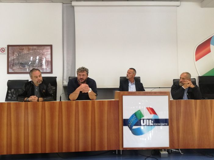 Ex Embraco, l'ira dei sindacati su Roma: "Ma cosa hanno visto Calenda e Invitalia? Ora il governo trovi un Piano B" Ex Embraco, l'ira dei sindacati su Roma: "Ma cosa hanno visto Calenda e Invitalia? Ora il governo trovi un Piano B"