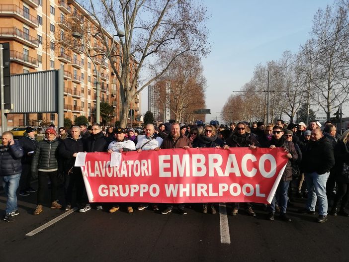 UniCredit sospende per un anno pagamento rate di mutui e prestiti ai dipendenti ex Embraco UniCredit sospende per un anno pagamento rate di mutui e prestiti ai dipendenti ex Embraco