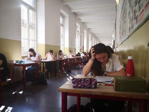 Maturità 2020: esame light oppure unica prova orale e tutti ammessi. E intanto gli studenti sognano il ritorno sui banchi Maturità 2020: esame light oppure unica prova orale e tutti ammessi. E intanto gli studenti sognano il ritorno sui banchi