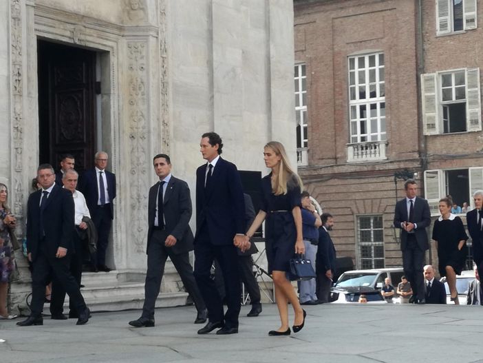 Funerali di Marchionne a Torino, John Elkann: "Sergio, semplice metalmeccanico, ma soprattutto amico" (FOTO e VIDEO) Funerali di Marchionne a Torino, John Elkann: "Sergio, semplice metalmeccanico, ma soprattutto amico" (FOTO e VIDEO)