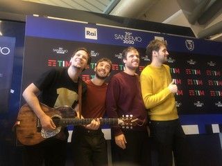 #Sanremo2020: i torinesi Eugenio In Via Di Gioia sdrammatizzano la sconfitta cantando in sala stampa