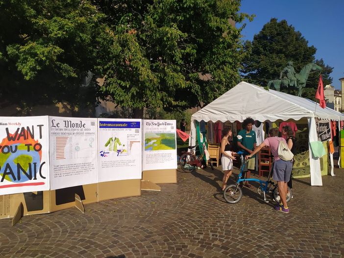 Non solo Fridays for future, Extinction Rebellion si presenta a Torino: &quot;Disobbedienza civile per salvare il pianeta&quot; [FOTO e VIDEO]