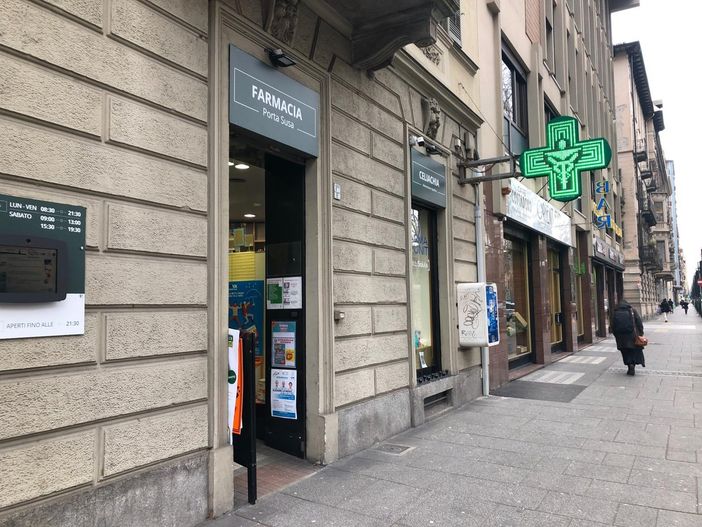 Insegna di una farmacia Insegna di una farmacia