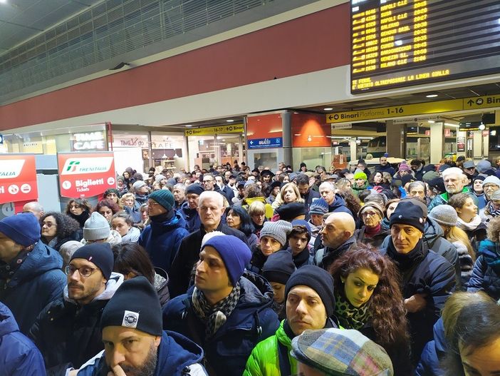 In centinaia alla fiaccolata del &quot;Giorno della Memoria&quot;:&quot;La miglior risposta contro l'odio&quot;