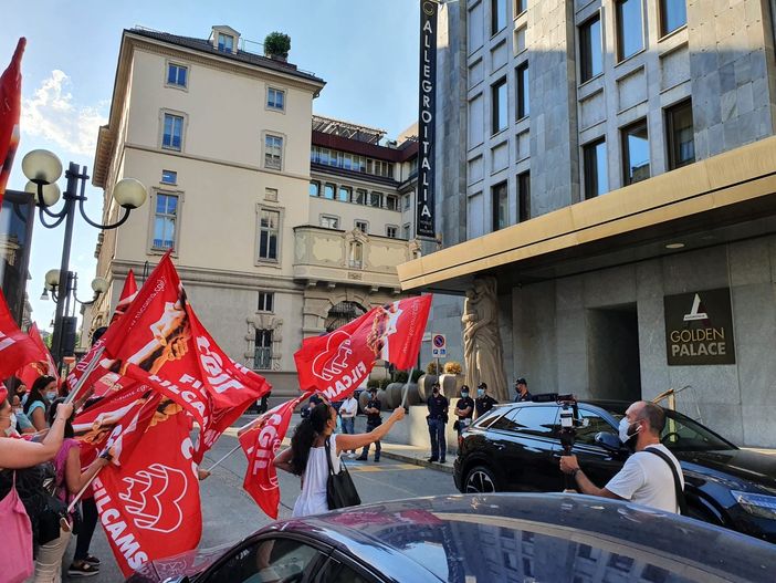 protesta dei lavoratori golden palace