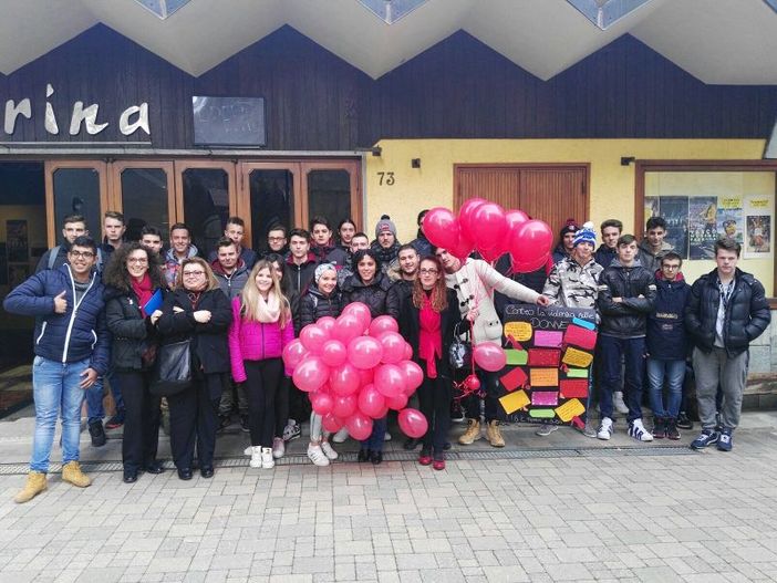 A Bardonecchia un “Fiore del Deserto” contro la violenza sulle donne