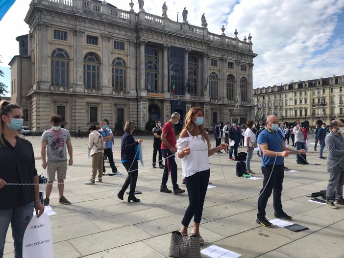 Un'immagine del flash mob dello scorso 20 maggio in piazza Castello