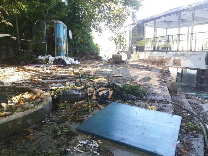 Il Fluido abbandonato diventa una discarica a cielo aperto