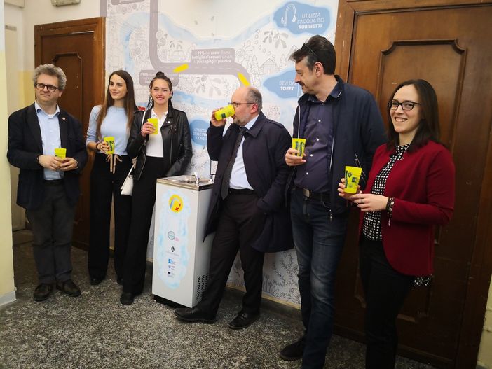 All'Anagrafe Centrale di Torino la fontanella d'acqua gratis All'Anagrafe Centrale di Torino la fontanella d'acqua gratis