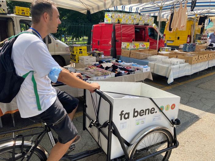 persona in bicicletta cargo