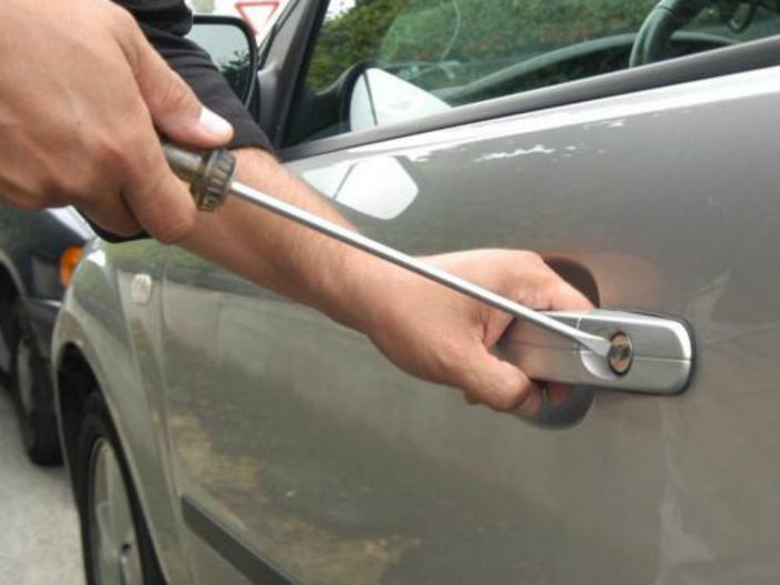 Torino, la Polizia arresta un “topo d’auto” a Barriera di Milano