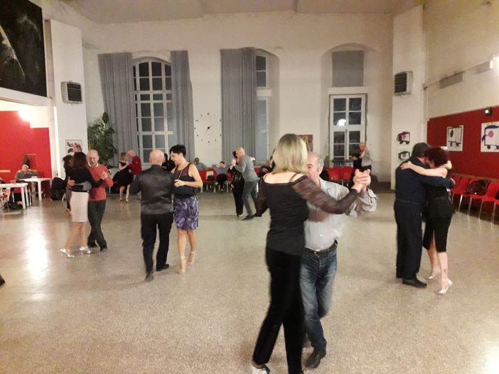 Un tango avvolgente tra ballerini vedenti e non vedenti: torna stasera la "Milonga Ciega"
