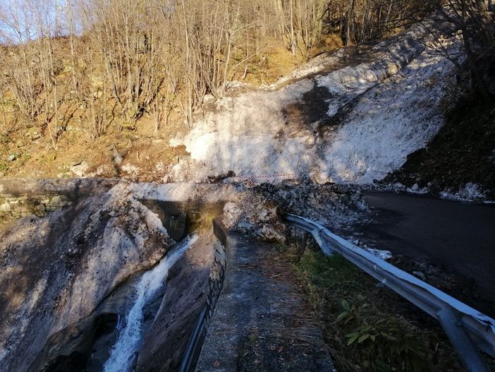 Sopralluogo di Fava (Lega) a Traversella: "Serve un piano di opere per mettere in sicurezza le strade più a rischio" Sopralluogo di Fava (Lega) a Traversella: "Serve un piano di opere per mettere in sicurezza le strade più a rischio"