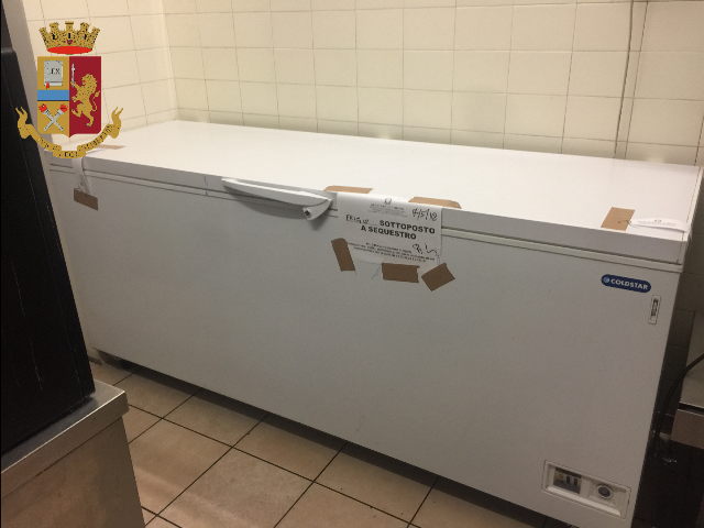 Cibi scaduti e mal conservati, la Polizia denuncia il titolare di un bar di via Tripoli a Torino Cibi scaduti e mal conservati, la Polizia denuncia il titolare di un bar di via Tripoli a Torino