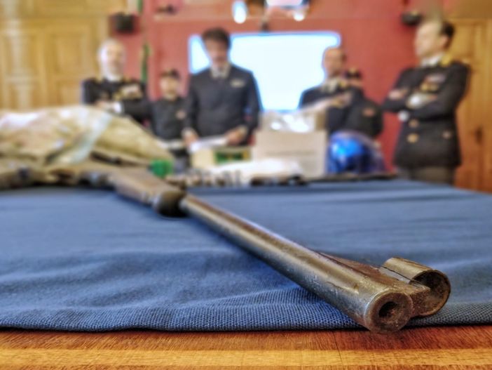 Sequestrate armi, munizioni e droga a margine dell'arresto di un 23enne italiano