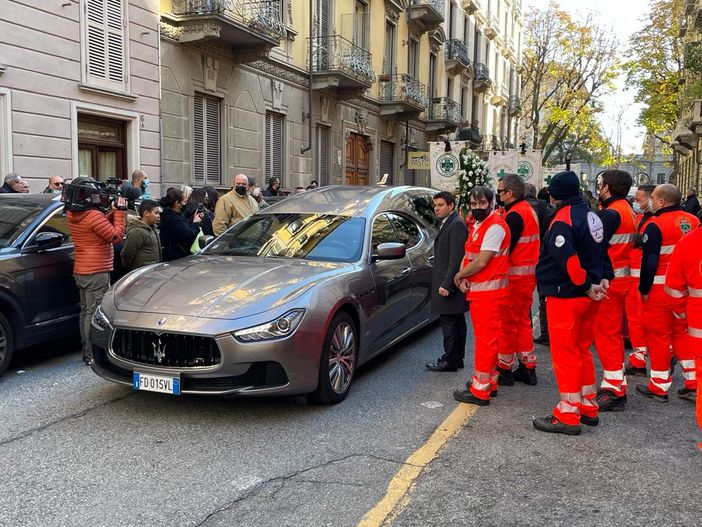 Un momento dei funerali di Melis