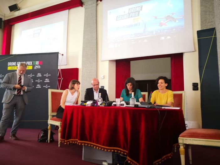 Non solo San Giovanni, a Torino arriva la Champions League dei droni: si corre sugli argini dei Murazzi Non solo San Giovanni, a Torino arriva la Champions League dei droni: si corre sugli argini dei Murazzi