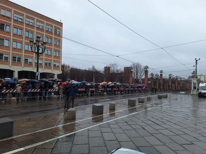 pubblico davanti al Duomo pubblico davanti al Duomo