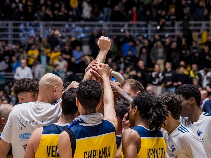 Reale Mutua Basket festeggia contro Trieste la 100esima partita casalinga dalla fondazione Reale Mutua Basket festeggia contro Trieste la 100esima partita casalinga dalla fondazione