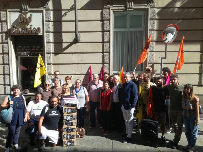 Gioco d'azzardo legale, 12mila firme per chiedere alla Regione una nuova legge: "Ci vanno di mezzo i più fragili"